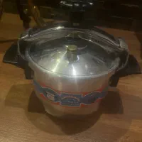 دیگ زود پز نو استفاده نشده داخل کارتن