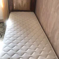 تخت و خوشخواب با اینه و کنسول