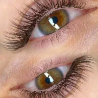 اکستنشن تخصصی مژه بامواد باکیفیت/ماندگاری بالا