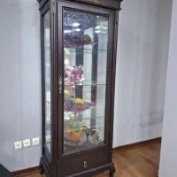 ویترین سلطنتی مشکی