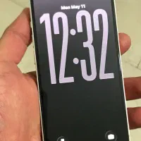iphone13 normal|موبایل|میانه, |دیوار