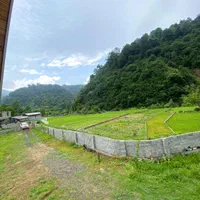 کلبه چوبی تراس دار در جاده اسالم لب رودخانه دربستی|اجارهٔ کوتاه‌مدت ویلا و باغ|اسالم, |دیوار