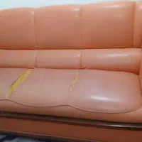مبل سه نفره چرم فقد دو پارگی دارد|مبلمان خانگی و میز عسلی|اهواز, کوی علوی|دیوار