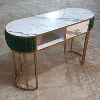 میز ناخن . ترولی. آینه.