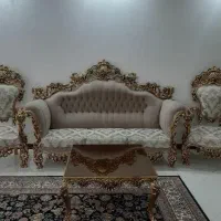 مبل هفت نفره همراه با سه عسلی سالم و نو