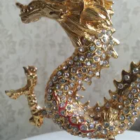 اژدهای طلایی|مجسمه، تندیس، ماکت|شیراز, شهرک گلستان|دیوار