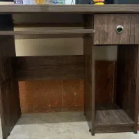 میز کامپیوتر در حد نو