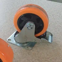 چرخ زیر یخچال و میز