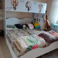 تخت خواب و میز تحریر