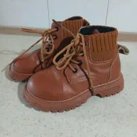 کفش بچگانه خاص در حد آکبند