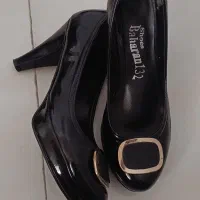 کفش جنس ورنی،پاشنه دار اما راحت