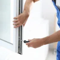 تعمیرات و رگلاژ تخصصی درب و پنجره upvc|خدمات پیشه و مهارت|اردبیل, |دیوار