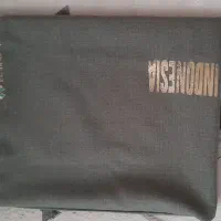تعدادی پارچه و یک عدد پارچه مردانه
