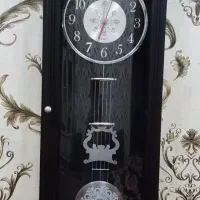 دو عدد ساعت دیواری