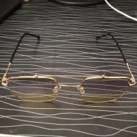 چند عدد عینک  فرم و شیشش وهولدرو