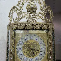 ساعت برنزی و بوفه