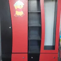 کمد قرمز مشکی