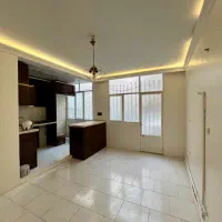 ۴۰ متر طبقه همکف فول بازسازی با جای پارک موتور