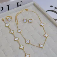 ست ونکلیف سفید طلایی