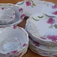 سرویس ملامین طرح گل برجسته نشکن ۲۸ پارچه|ظروف سرو و پذیرایی|یزد, |دیوار
