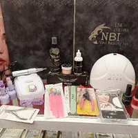 وسایل کاشت ناخن با پنج عدد لاک ژل انتخابی|آرایشگاه و سالن‌های زیبایی|قرچک, |دیوار
