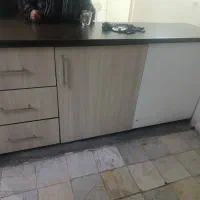 کابینت فلزی تمیز با درب چوبی