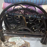 تخت یکنفره فلزی