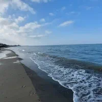 کلبه ویلایی سوئیسی کنار رودخانه و دریا