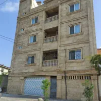 کارگر برای کار در سنگ فروشی