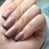 کاشت ناخن بصورت تخصصی و حرفه‌ای