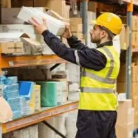 انباردار بازنشسته و نگهبان