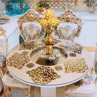 میز گرد غذا خوری و میز جلو مبلی و آباژور ایستاده