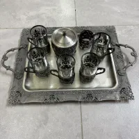 تعدادی ظروف بلور و کریستال پذیرایی