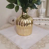 گلدان و همراه گل