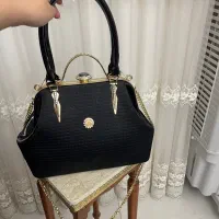 تعدادی لباس کیف کفش عینک