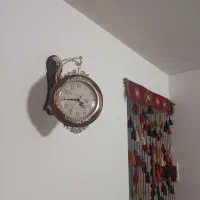 ساعت  دیواری دو طرفه