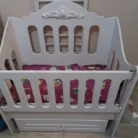 تخت نوزاد کنار مادر