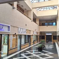 واحد تجاری واقع در بازار بزرگ حکیم|فروش مغازه و غرفه|اصفهان, نقش جهان|دیوار