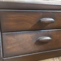 تخت وکمد ودراور همگی جنس چوب