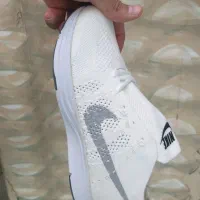 کفش|کیف، کفش، کمربند|بومهن, |دیوار