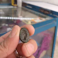 چند عدد سنگ کهنه نشان|کلکسیون اشیاء عتیقه|نهاوند, |دیوار