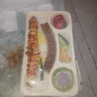 به یه نفر همکار خانم نیازمندیم