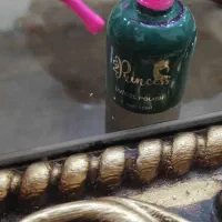 تعدادی لاکژل ولوازم کاشت ناخن