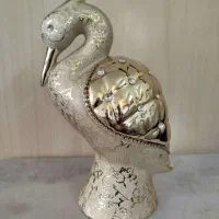 مجسمه قو طلایی