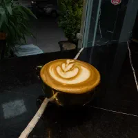 کارگر ساده یا نیمه ماهر در کافه