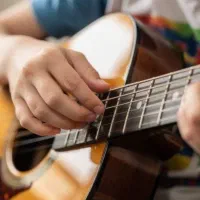 تدریس خصوصی گیتار  (ویژه بانوان و کودکان) در منزل