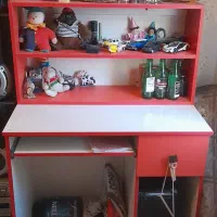 میز تحریر و کامپیوتر کودک