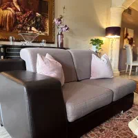 کاناپه چرم دو نفره