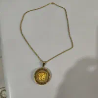 مدال ورساچه و زنجیر