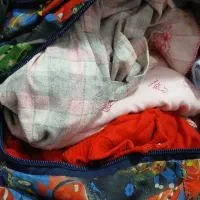 یک ساک لباس نوزادی